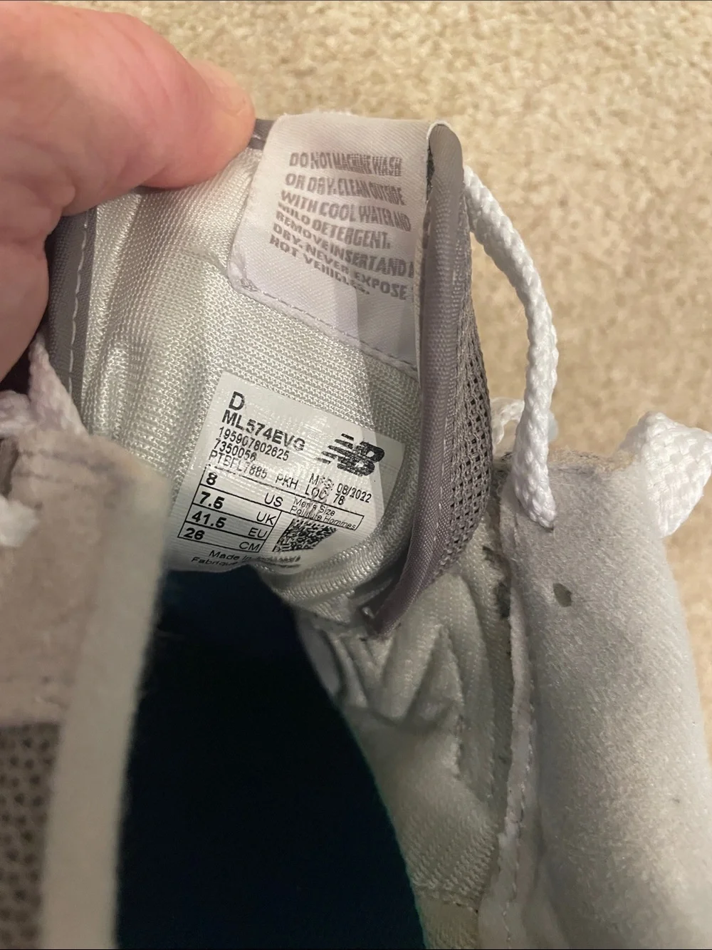 Men’s classic New Balance 574 in gray with white, size 8, barely worn